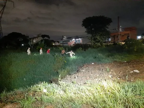 Moradores-escutam-pedido-de-socorro-e-encontram-homem-ferido-em-rio-apos-assalto-metropoles