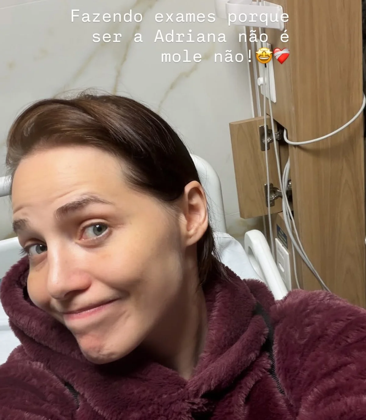 Leticia Colin é internada para fazer exames e preocupa fãs Leticia Colin é internada para fazer exames e preocupa fãs