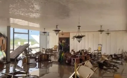 Lula, Rosa Weber, Toffoli e Barroso vistoriam prédio do STF após vandalismo