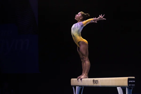 Flavinha cai e fica de fora do pódio da ginástica; Biles é bronze