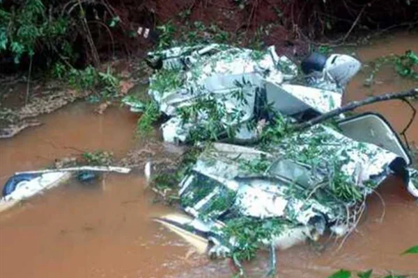 Avião cai no Paraná