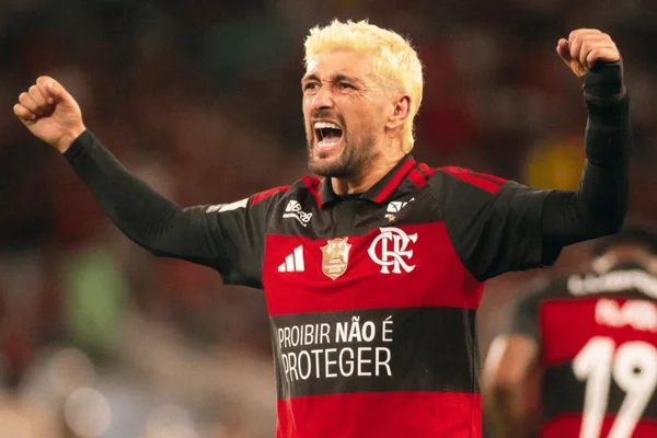 Giorgian de Arrascaeta comemora gol pelo Flamengo
