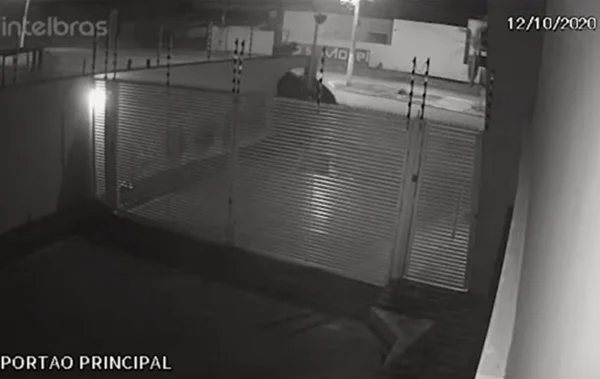 Carro capota em Formosa