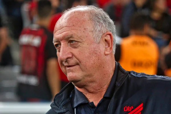 Atlético-MG encaminha contratação de Felipão