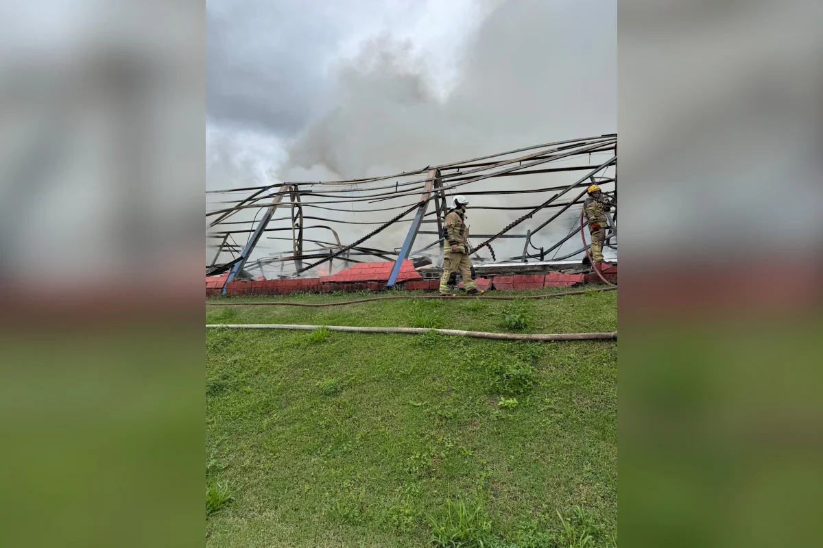 Os bombeiros também utilizaram a Reserva Técnica de Incêndio (RTI) da própria empresa Os bombeiros também utilizaram a Reserva Técnica de Incêndio (RTI) da própria empresa