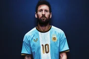 Craque da camisa 10, Lionel Messi posa para foto com a camisa da Argentina Craque da camisa 10, Lionel Messi posa para foto com a camisa da Argentina