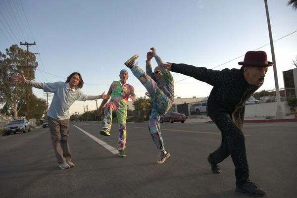 Red Hot Chili Peppers anuncia novo álbum de estúdio para outubro