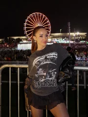 Camiseta de banda sobreposta a renda Camiseta de banda sobreposta a renda