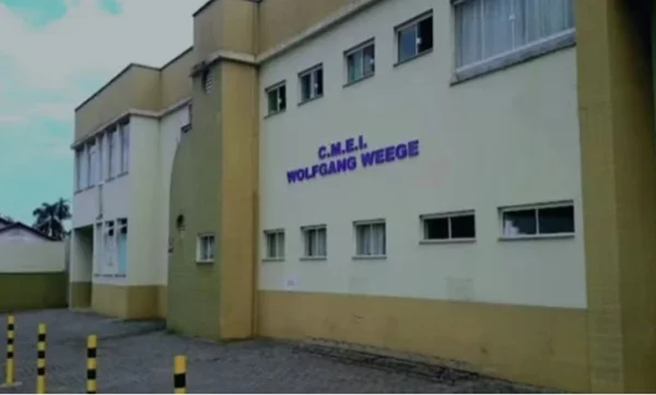 Fachada de creche em Santa Catarina - Metrópoles