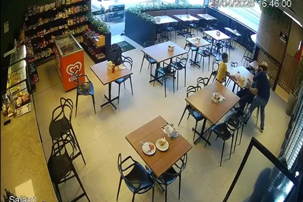 Imagem colorida, policial civil é atacado e desarmado durante roubo em Alagoas- Metrópoles