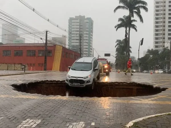 cratera-maringa-parana-metropoles