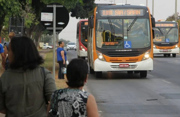 Rollemberg encara com otimismo alta reprovação de seu governo