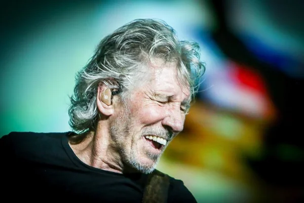 Show de Roger Waters abala Mané Garrincha. Veja quem foi