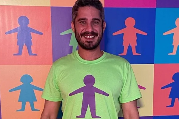 Thommy Schiavo posa nos bastidores do Criança Esperança - Metrópoles