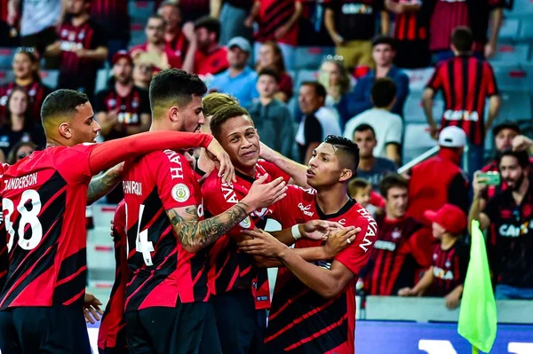 Com gol no fim, Athletico-PR supera reservas do Inter em Curitiba