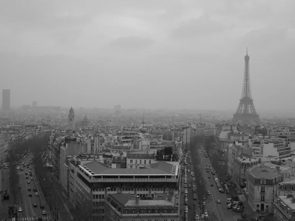 Ministro francês vai ao Stade de France e agradece ação da equipe de segurança