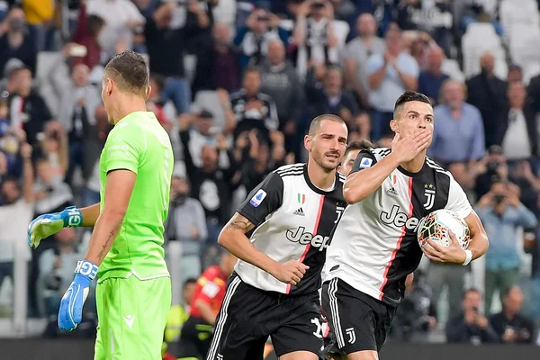 Italiano: Cristiano Ronaldo marca, Juventus vence e segue invicta