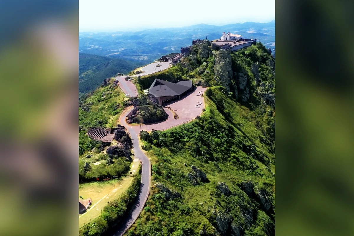 Vista aérea do Santuário NSPiedade, em Caeté Vista aérea do Santuário NSPiedade, em Caeté