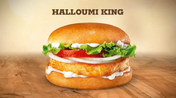Similar ao tradicional Whooper, o Halloumi King leva queijo frito, salada e maionese Similar ao tradicional Whooper, o Halloumi King leva queijo frito, salada e maionese