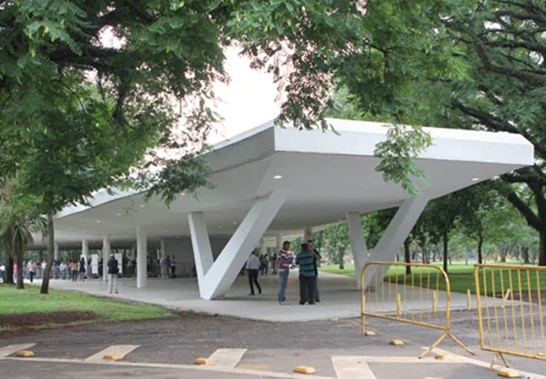 Imagem colorida mostra a marquise do Parque Ibirapuera, na zona sul de São Paulo - Metrópoles