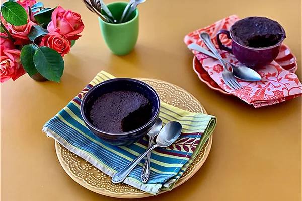 Bolo de chocolate na caneca