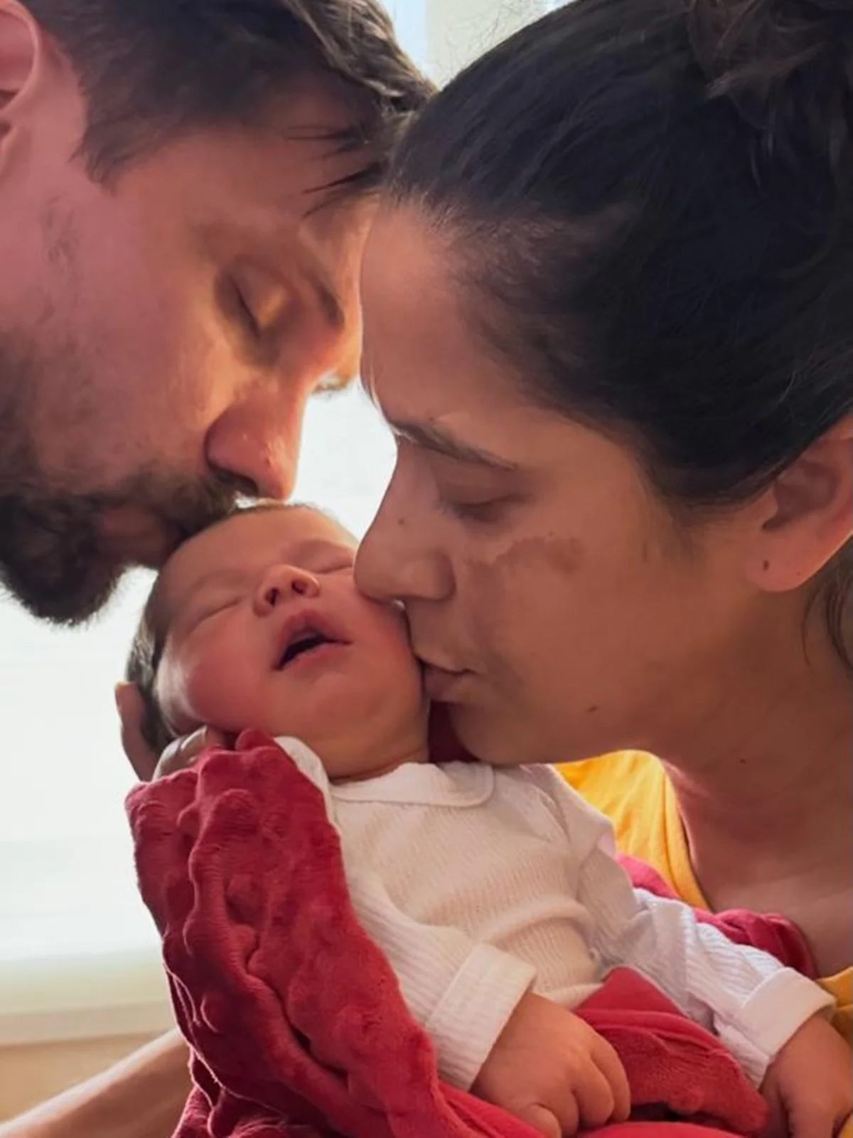 Filha de comentaristas esportivos nasce após parto dentro do carro - imagem 3 Filha de comentaristas esportivos nasce após parto dentro do carro - imagem 3