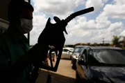 Guerra no Irã pressiona preço dos combustíveis ao redor do mundo