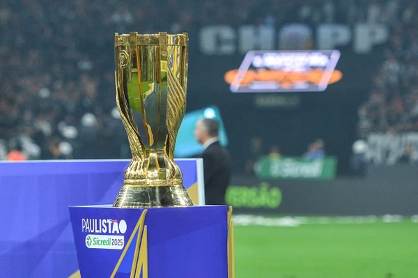 Imagem colorida da taça do Paulistão, torneio para qual será reforçada a segurança - Metrópoles