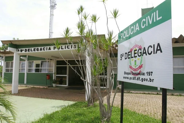 Golpista é presa acusada de vender pacotes de viagem falsos no DF