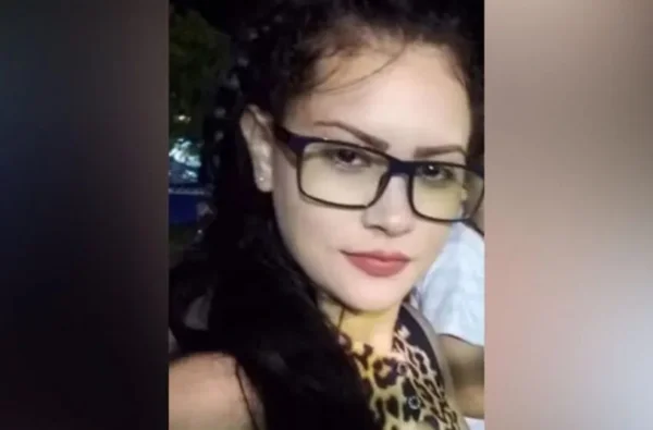 Imagem colorida, foto de uma mulher