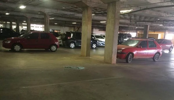 Dentista tem carro furtado enquanto esperava emplacamento no Detran