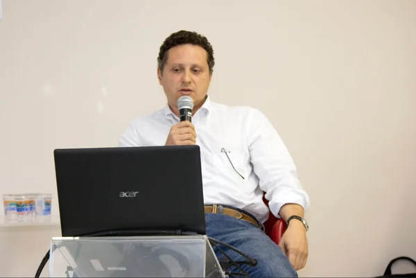 maurício rosolen professor usp demitido assédio defesa
