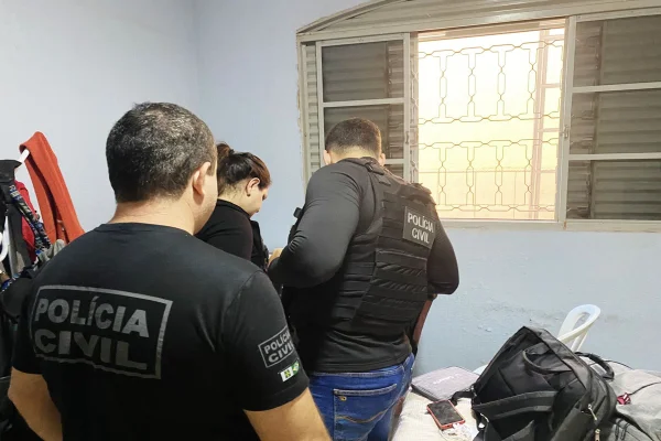 Imagem colorida de operação policial - Metrópoles