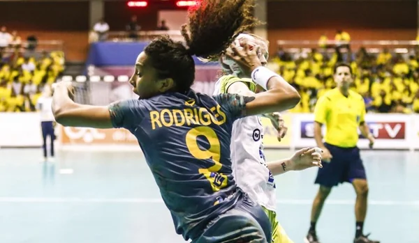 Em último amistoso antes do Mundial de Handebol Feminino, Brasil vence Sérvia em Brasília