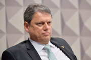 O governador de São Paulo, Tarcísio de Freitas, defendeu a polícia e criticou o Judiciário