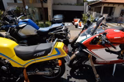 Além dos carros de luxo, a PF apreendeu motocicletas 