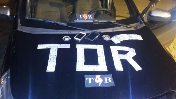 Dois homens são presos com um carro e 51 cartões clonados em Planaltina