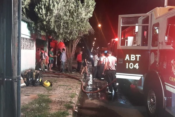 Crianças sozinhas em casa fogem de incêndio em Taguatinga Norte
