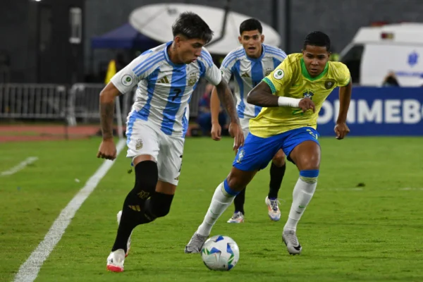 Imagem colorida de Brasil x Argentina - Metrópoles
