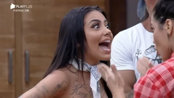 Mirella se aproveita do apelido MC 18% e fecha campanhas para Black Friday
