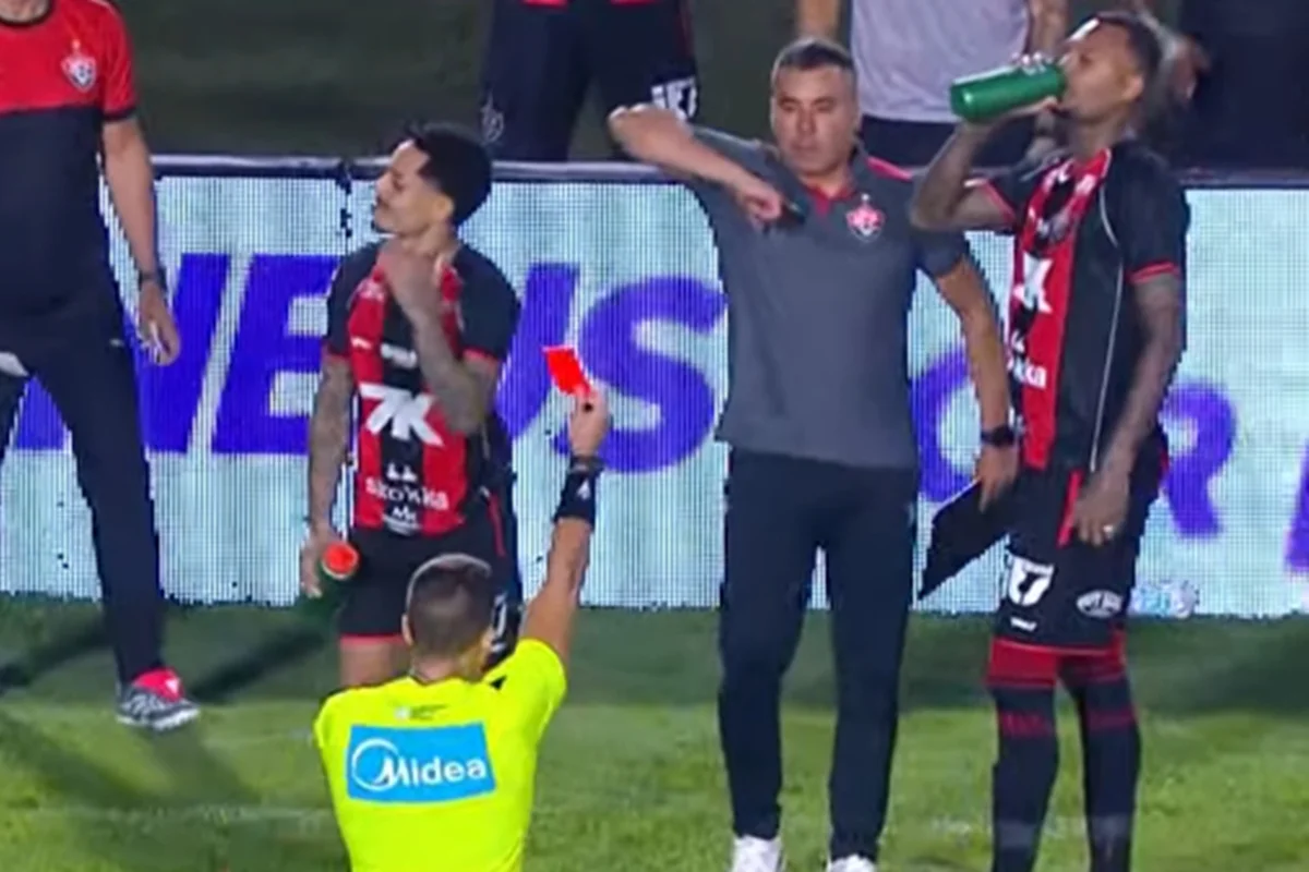 CBF divulga áudios do VAR das expulsões de Vitória x Palmeiras - imagem 1 CBF divulga áudios do VAR das expulsões de Vitória x Palmeiras - imagem 1