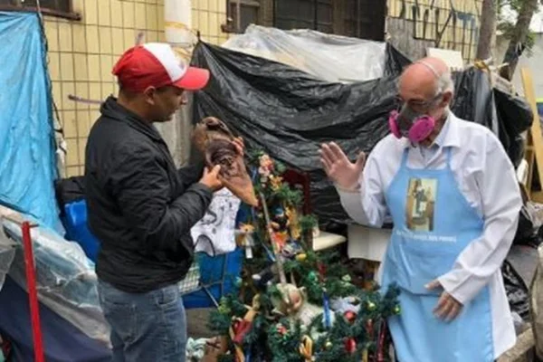 Campanha pede que primeira dose de vacina vá para o padre Júlio Lancellotti