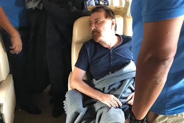 Cesare Battisti deixa Bolívia para cumprir pena na Itália