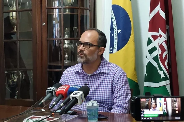 Demissões via WhatsApp resultam em divida milionária ao Fluminense