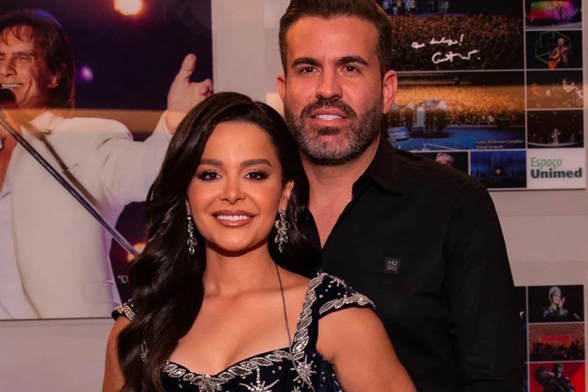 Maraisa e Fernando Mocó posam nos bastidores de um dos shows da cantora Maraisa e Fernando Mocó posam nos bastidores de um dos shows da cantora