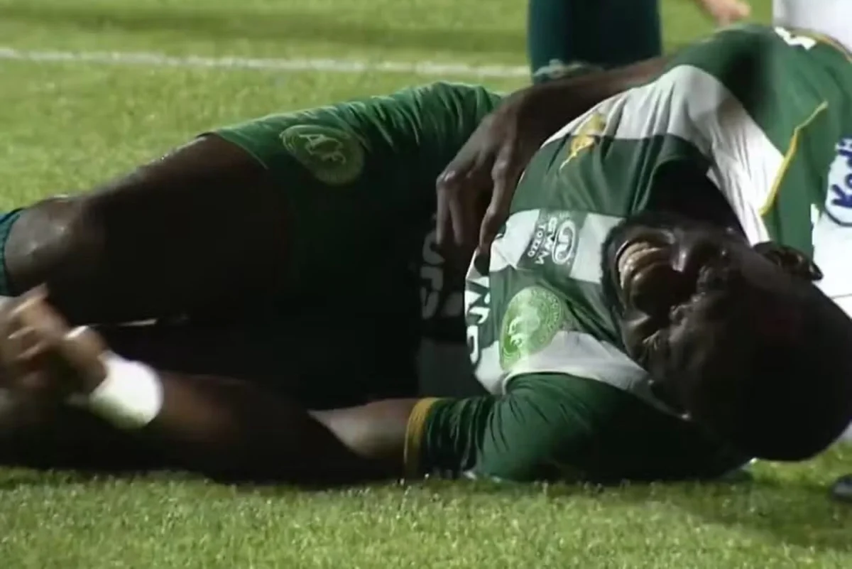 Bolasie é internado com lesão no pâncreas após choque em jogo - imagem 2 Bolasie é internado com lesão no pâncreas após choque em jogo - imagem 2