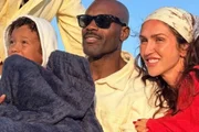 Rafael Zulu, Aline Becker e Kalu posam durante passeio Rafael Zulu, Aline Becker e Kalu posam durante passeio
