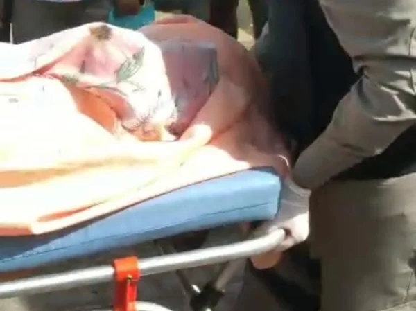 Mulher trans tem casa invadida e é espancada; polícia investiga