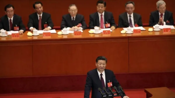 Xi Jinping se torna o líder mais poderoso da China em 40 anos