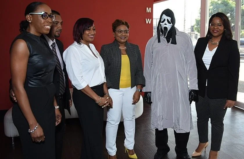 Ganhadores de loteria na Jamaica costumam se disfarçar para receber os prêmios por conta das altas taxas de criminalidade no país Ganhadores de loteria na Jamaica costumam se disfarçar para receber os prêmios por conta das altas taxas de criminalidade no país